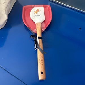Rae Dunn Harry Potter Gryffindor Spatula and Spoon Rest
